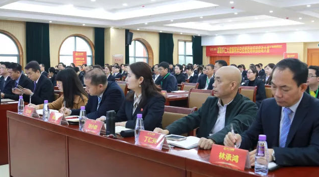 怀仁大健康柏明顿阿米巴经营咨询项目启动大会参会员工聚精会神聆听 怀仁大健康柏明顿阿米巴经营咨询项目启动大会参会员工聚精会神聆听