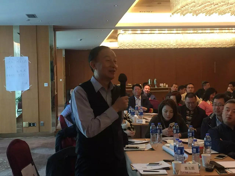 皇庭集团邀请柏明顿管理咨询集团总裁、资深专家魏海燕老师,为来自全国120多位的皇庭集团领导进行阿米巴经营的落地辅导 皇庭集团邀请柏明顿管理咨询集团总裁、资深专家魏海燕老师,为来自全国120多位的皇庭集团领导进行阿米巴经营的落地辅导