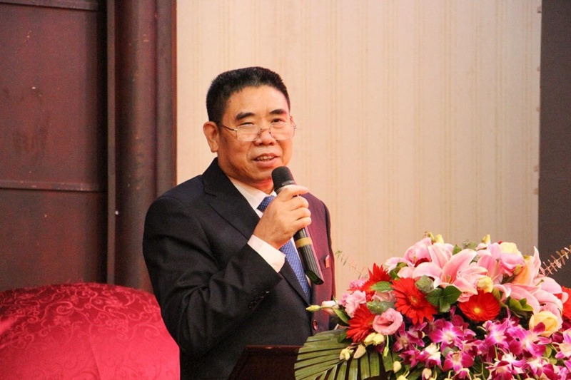 天福集团董事局主席、总裁林雅华先生 天福集团董事局主席、总裁林雅华先生
