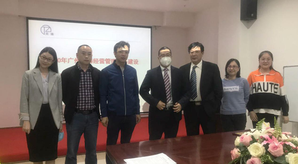 与会人员合影 与会人员合影